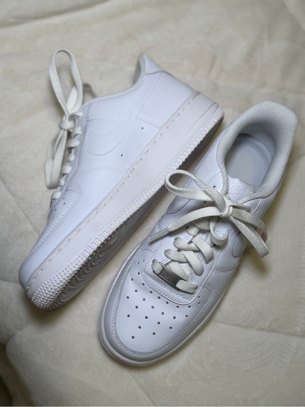 NIKE AIR FORCE 1 White Leather Low-Top Sneakers